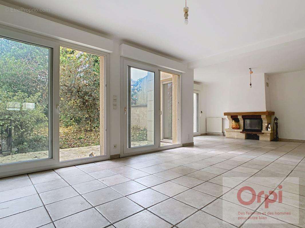 Maison à ISSY-LES-MOULINEAUX