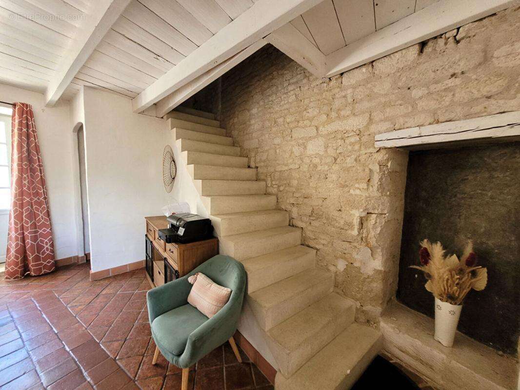Charmante maison en pierre rénovée d'environ 143 m² -Authenticité et confort aux portes de Luçon - photo 7