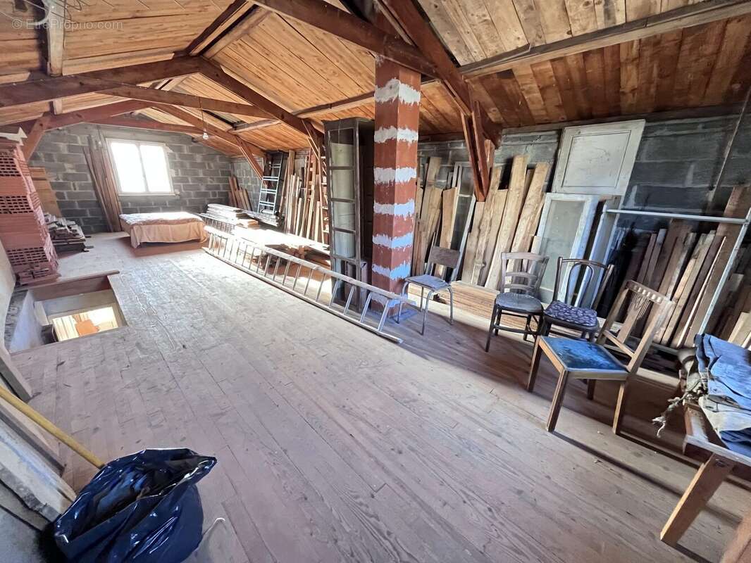 Combles aménageables - Maison à SAIGNES