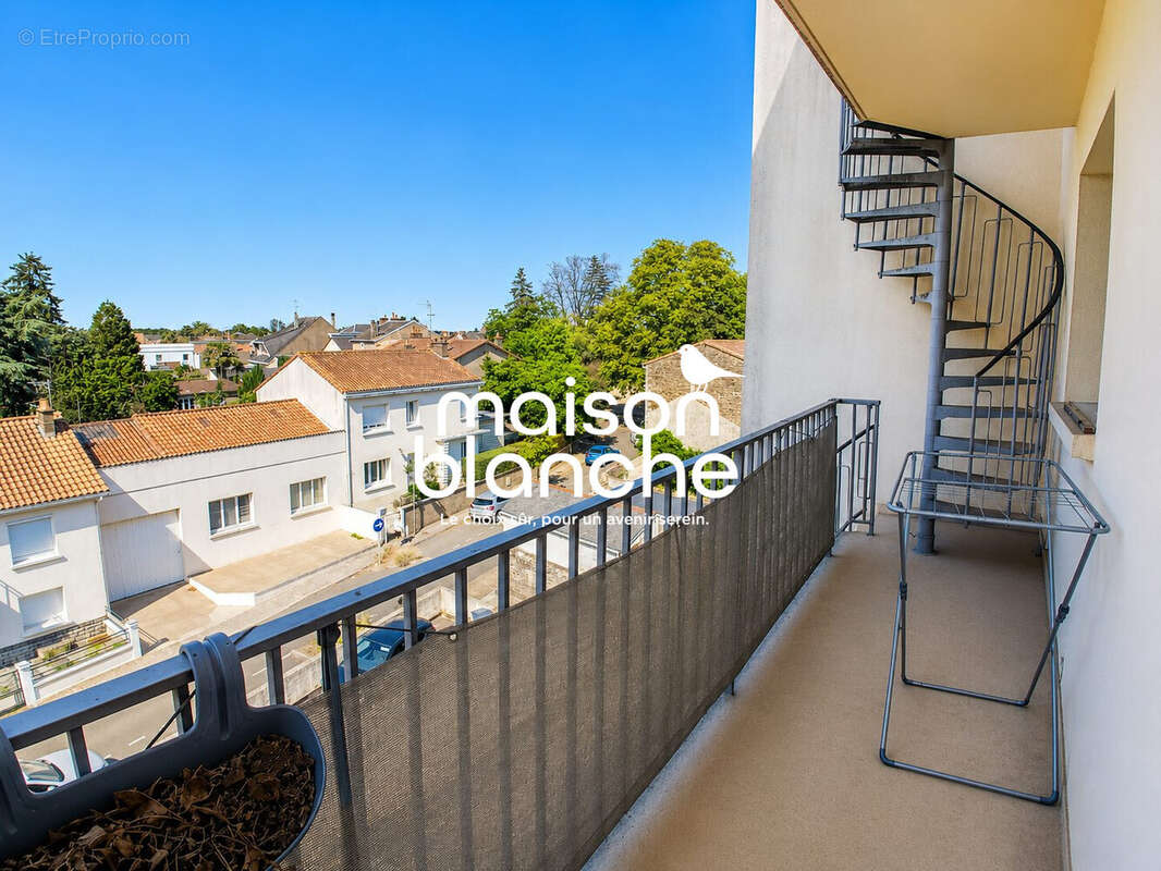 Appartement 28 m² à Parthenay  - photo 6