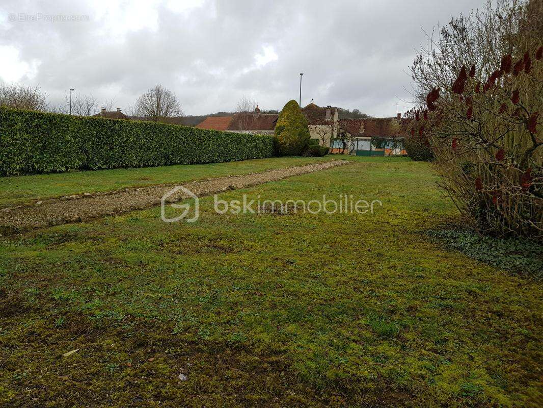 Charmante maison de caractère avec dépendances, cave, cour et jardin – fort potentiel ! - photo 4