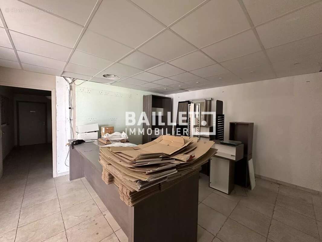 Commerce à TOURRETTES