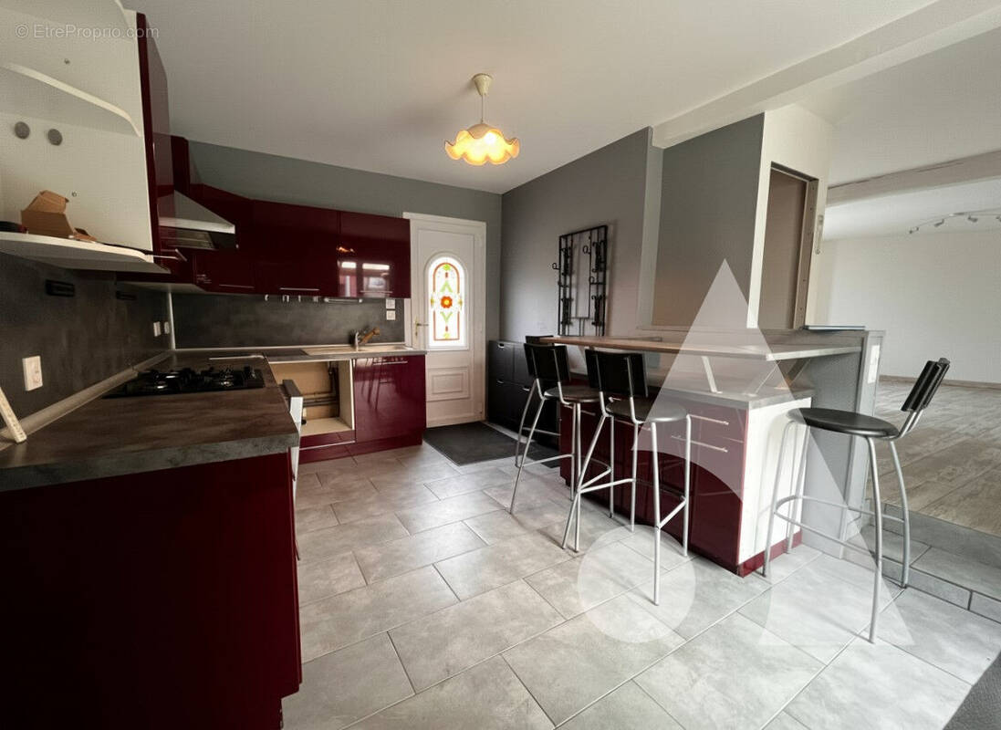 Maison à MAIGNELAY-MONTIGNY