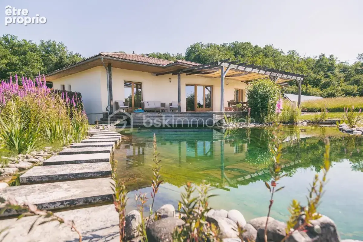 Maison contemporaine écologique avec piscine naturelle au cœur de la nature - photo 3
