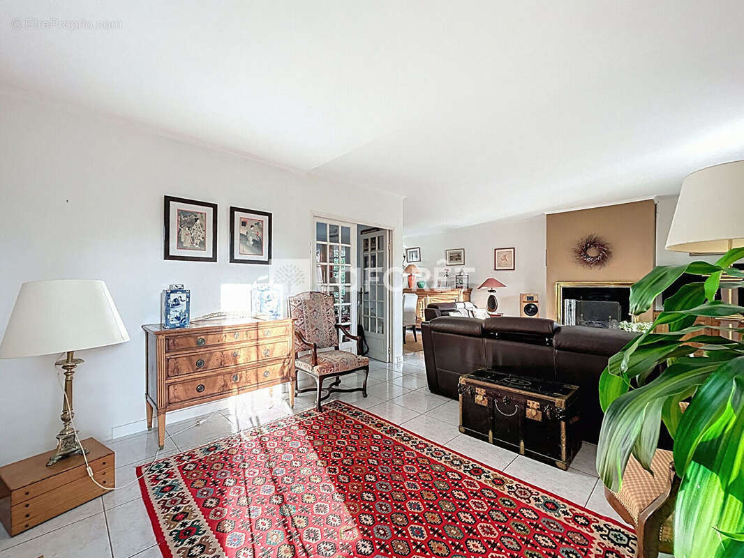 Maison à VERNEUIL-SUR-SEINE