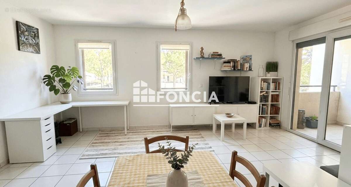 SAINT-RAPHAEL : Grand T2 + Terrasse et parking sous-sol - photo 3