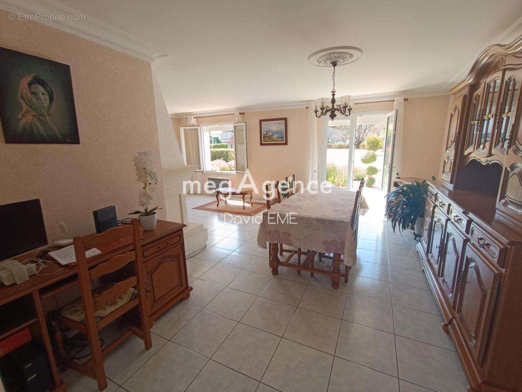 5 Pièces, 108 m2, 3 chambres, AIZENAY Centre - photo 8