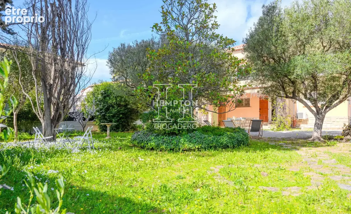 Sanary-sur-mer • maison provencale avec jardin paysager - photo 12
