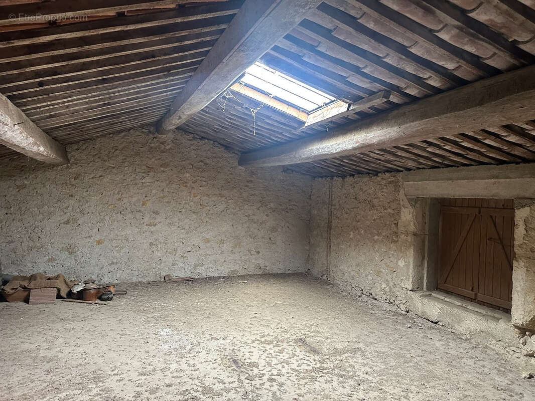 Parking à MARAUSSAN