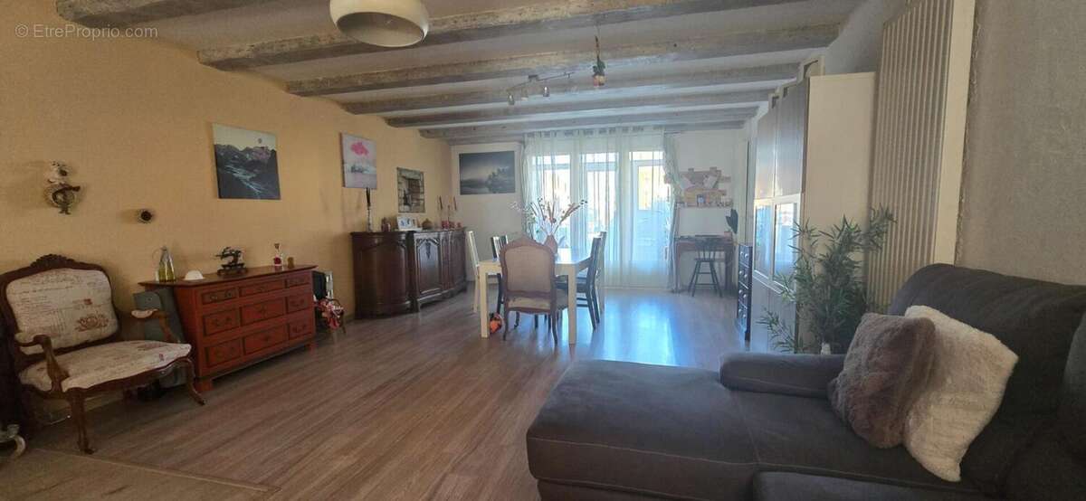 Maison en pierre 146m² rénovée situé à Frasne-le-Château - photo 5