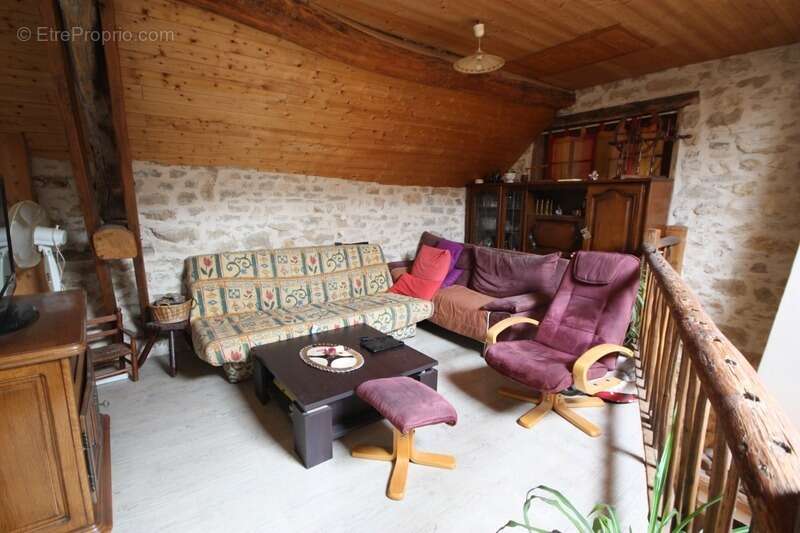 Maison en pierres à vendre 7 pièces de 168 m² à MARIGNIEU (01) plus sous-sol - photo 23