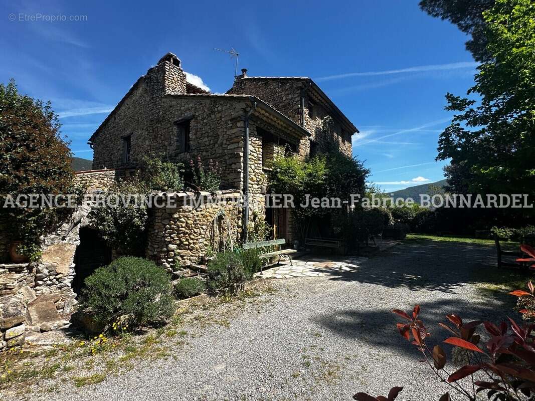 Maison à LES PILLES
