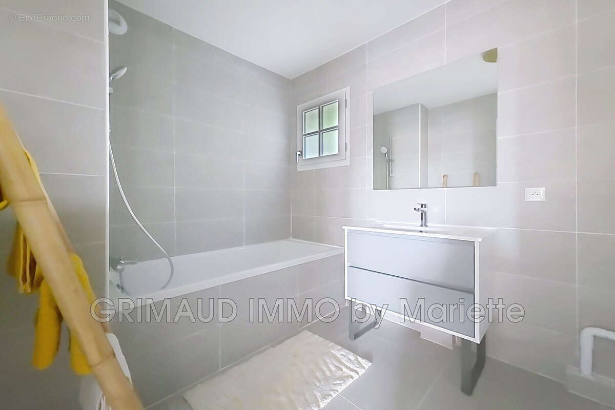 Appartement à GRIMAUD