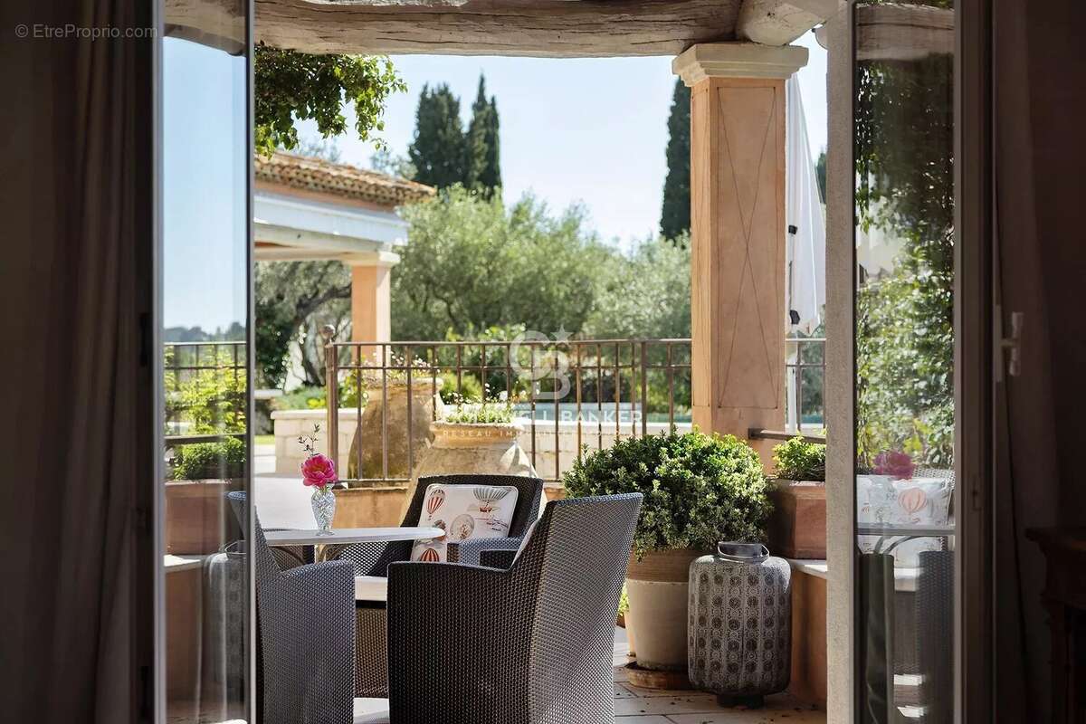 Maison à VALBONNE