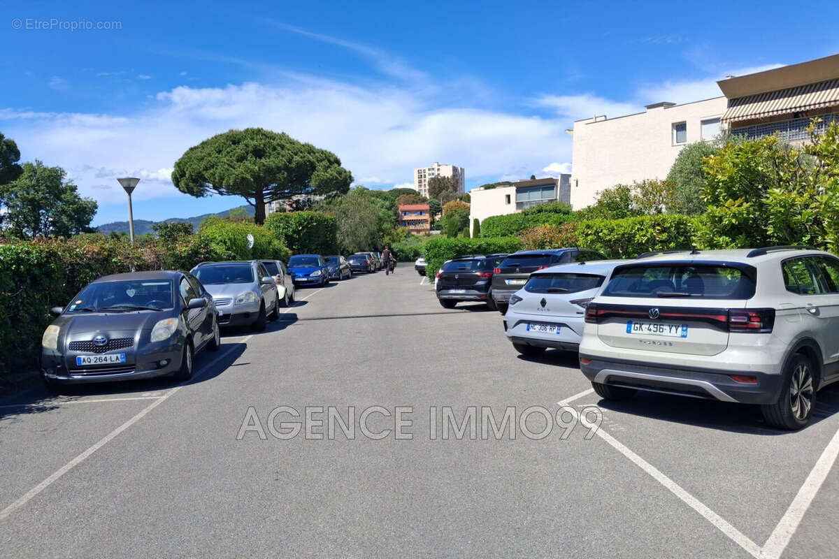 Parking à LE CANNET