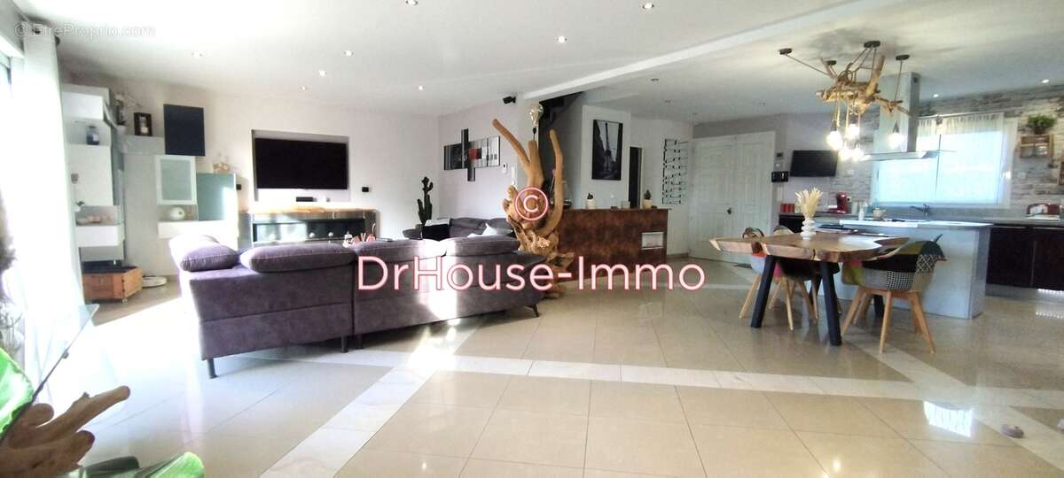 Maison à SAINT-OUEN-DE-THOUBERVILLE