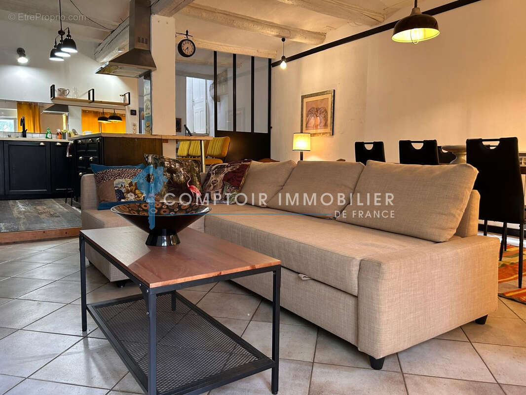 Vergèze 150 m de la gare , en exclusivité Maison de village de 136 m2 hab 5 chambres , piscine - photo 9