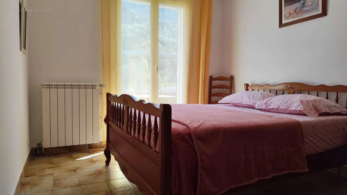 Maison à PUGET-THENIERS