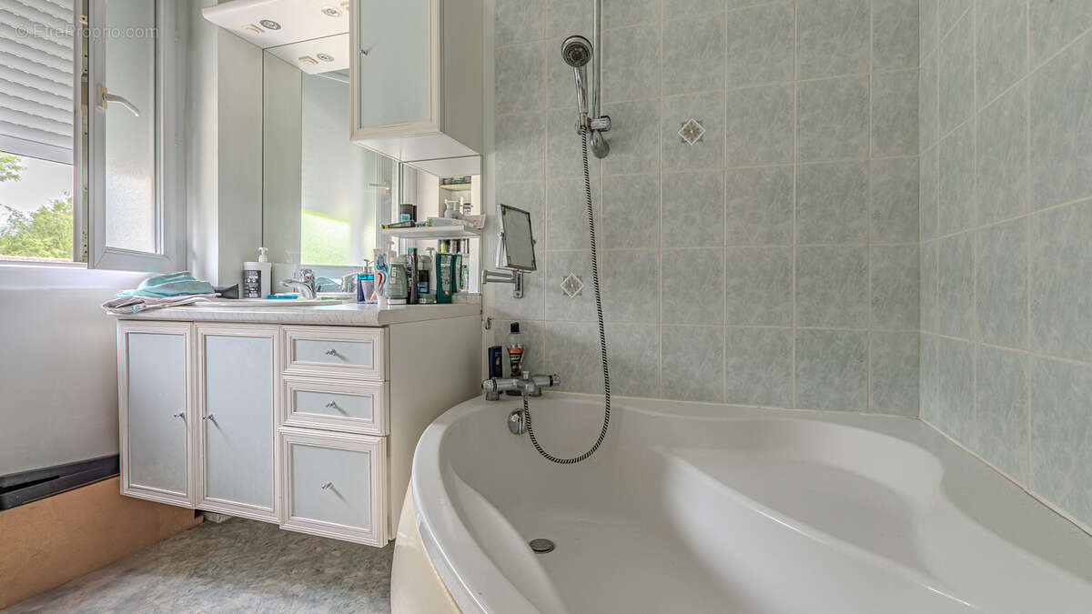 Appartement à LAMORLAYE