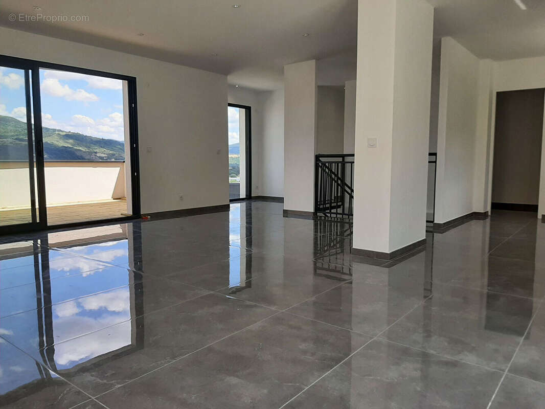 Maison à LES MARTRES-DE-VEYRE