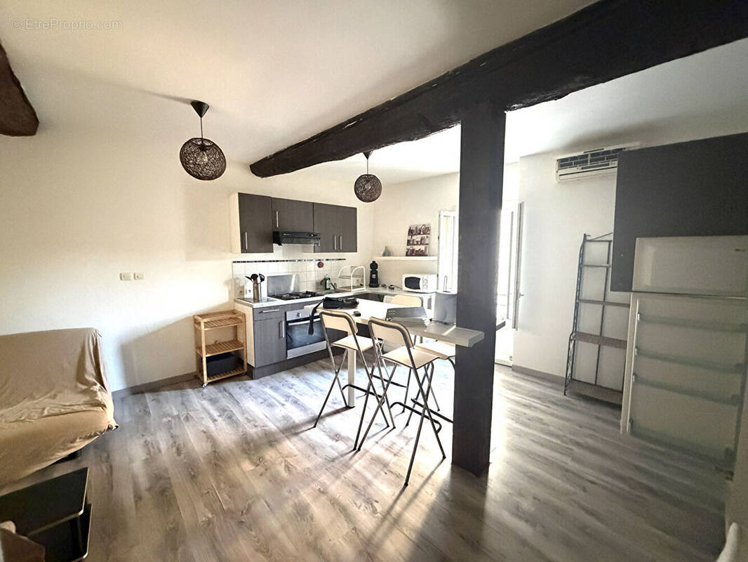Appartement à SAINT-MITRE-LES-REMPARTS