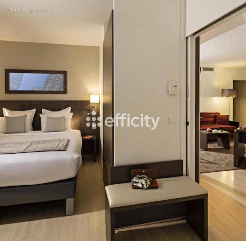 Appartement à COURBEVOIE