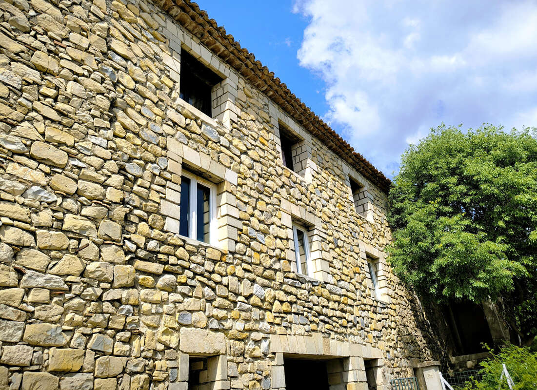 Maison à LUSSAN