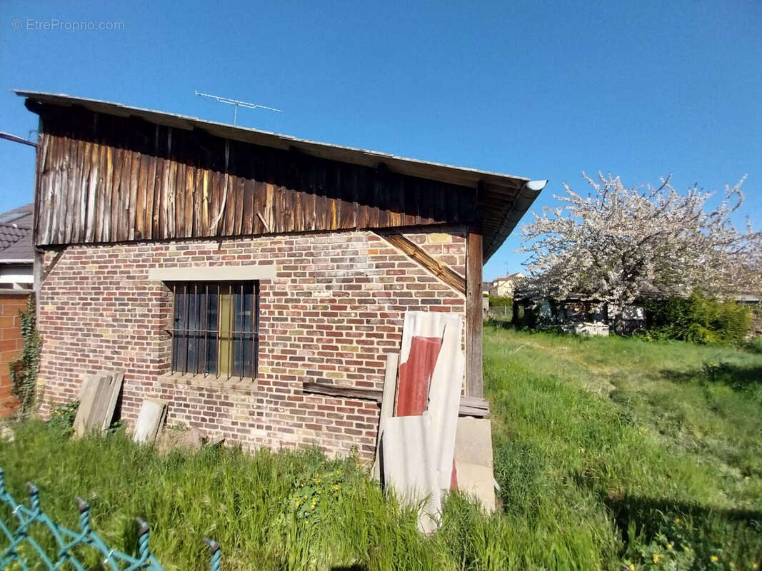 Terrain à LES MUREAUX