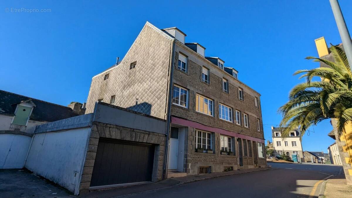 Maison à PLOMODIERN