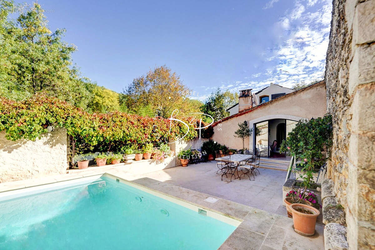 Maison à ENTRECASTEAUX