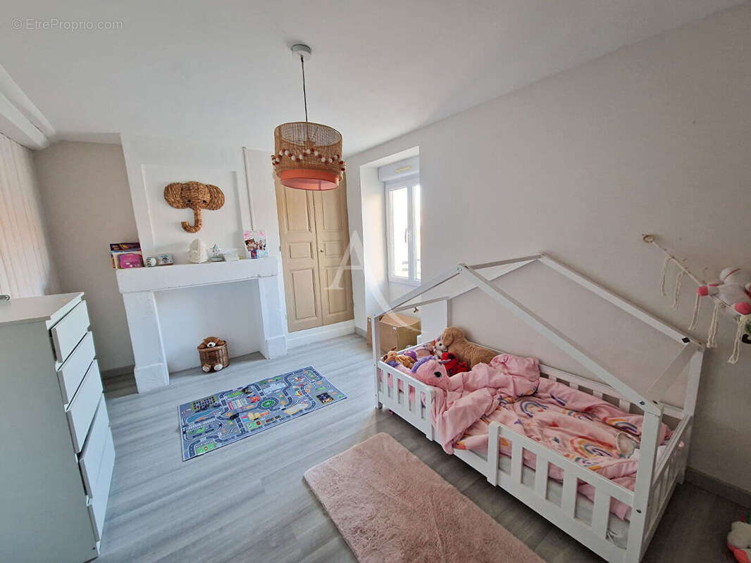 Maison à MONTREUIL-BELLAY