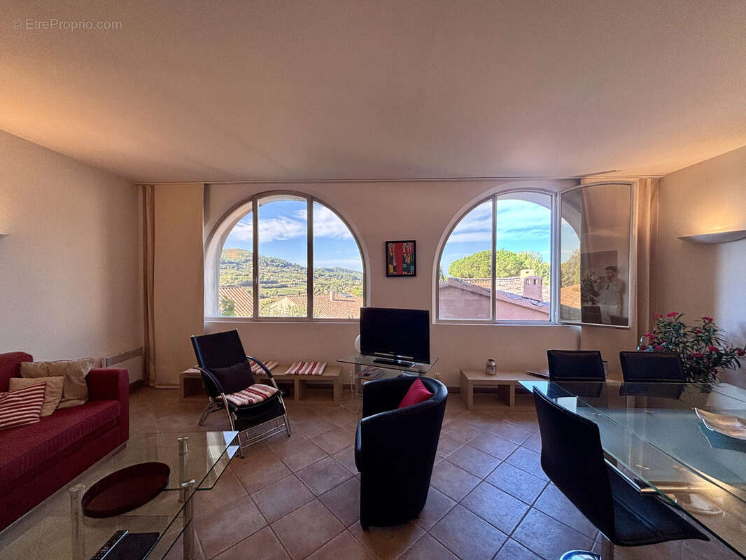 Appartement à LA CADIERE-D'AZUR