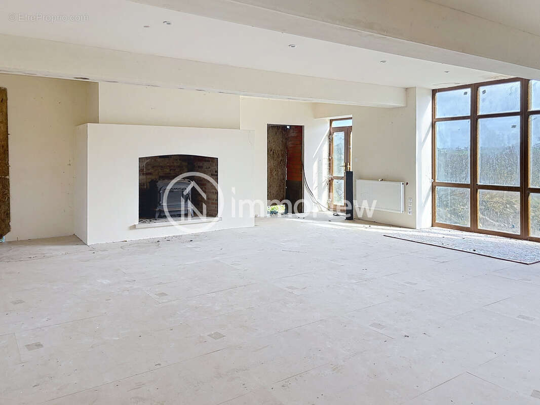 Belle maison a renover avec gite 370 m2 sur terrain de 1 hectare sans voisins - photo 13