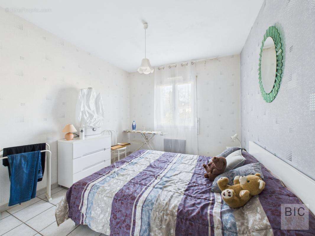 A vendre jolie maison à faible émission avec grand jardiin, atelier, garage et piscine - photo 7