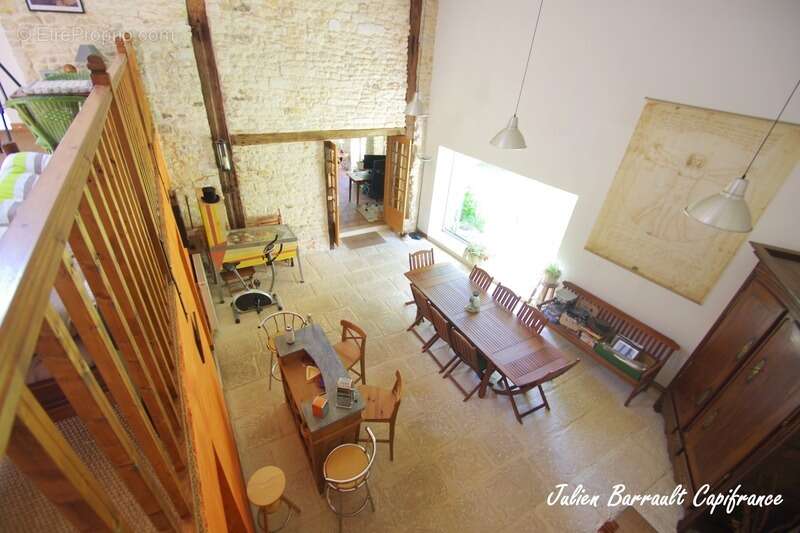 Maison en pierre de 186,64 m² avec 3 chambres rénovée en 1999 sur un terrain de 413 m² - photo 9