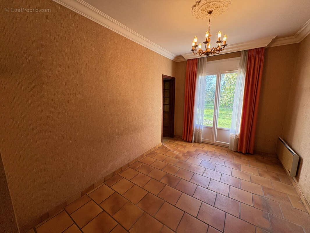 Maison à MONTAIGUT-SUR-SAVE