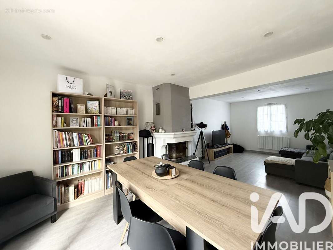 Photo 2 - Maison à VILLENEUVE-LA-GUYARD