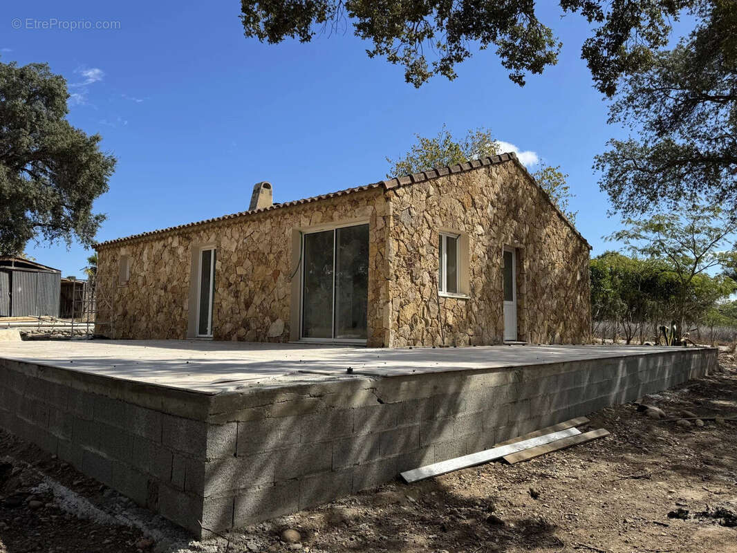 Maison 82 m² à Aleria  - photo 9
