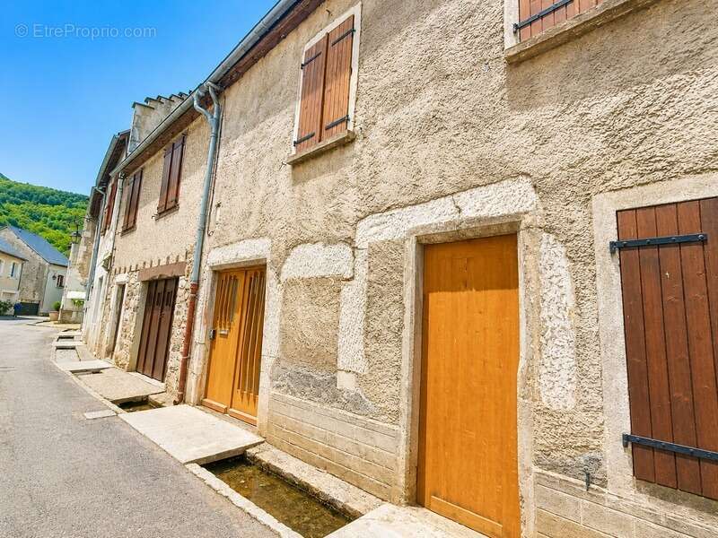 Maison à SARRANCOLIN