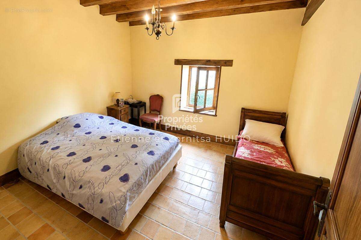 Maison longère La Chapelle Saint Laurian 15 pièce(s) 370 m2 - photo 10