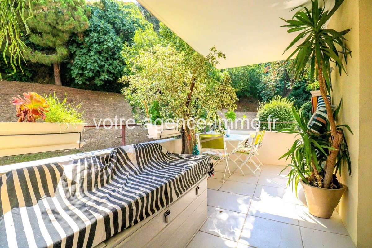 Nice ouest- 4 pièces traversant avec terrasse, possibilité garage  et cave – RÉSIDENCE RÉCENTE - photo 2
