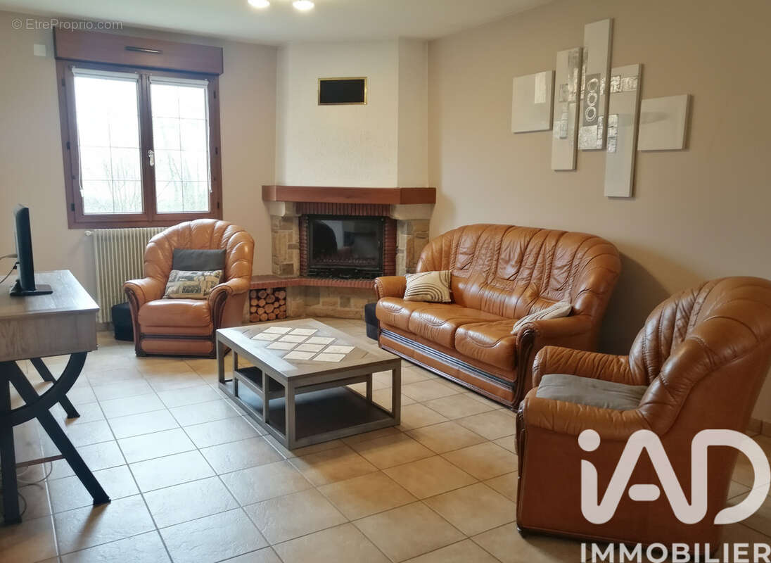 Photo 6 - Maison à AMBRIERES-LES-VALLEES