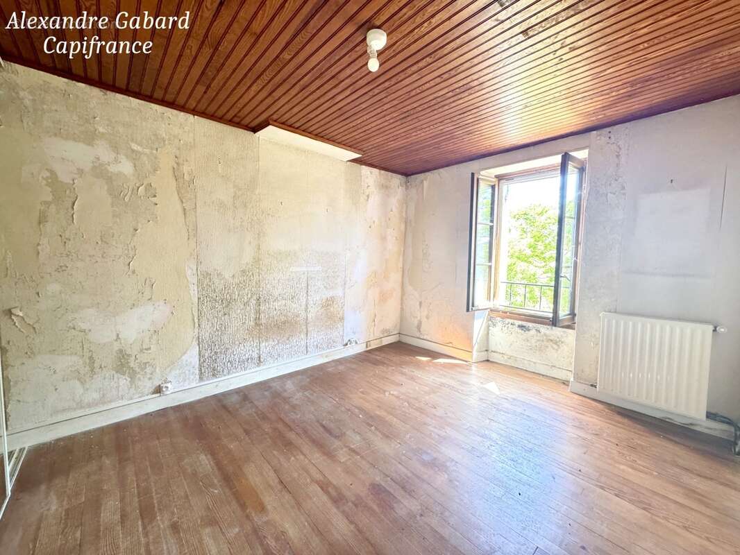 Maison en pierres - 3 chambres - Jardin - Dépendances et fort potentiel - photo 7