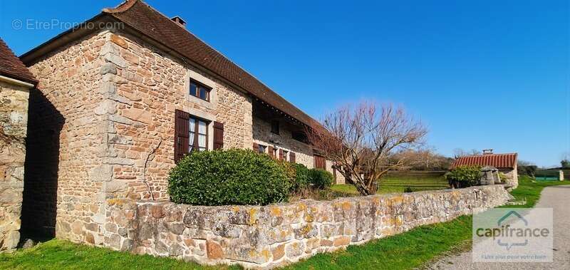  Lieu rare : maison de caractère en pierre proche du Lac du Rousset 71 – potentiel gîte - photo 2