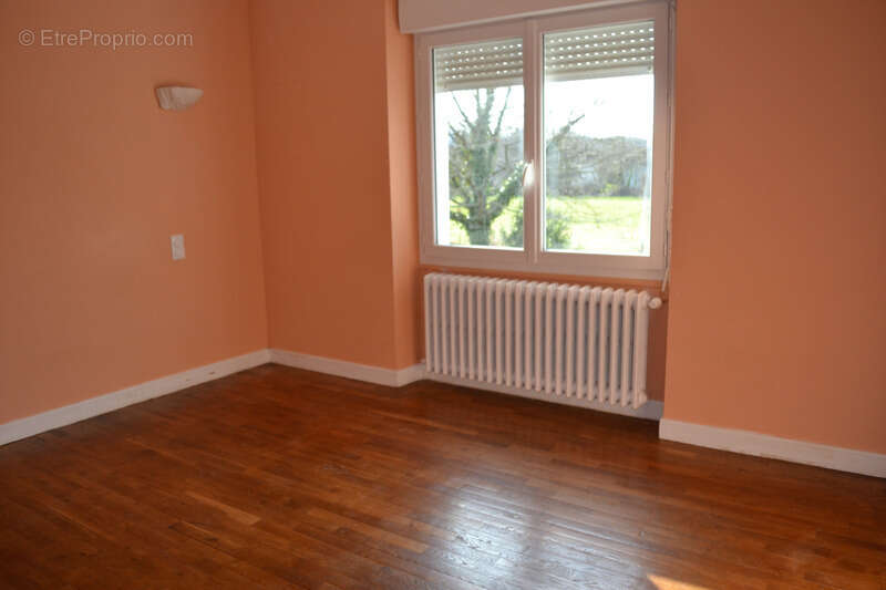 Maison à SAINT-PANTALEON-DE-LARCHE