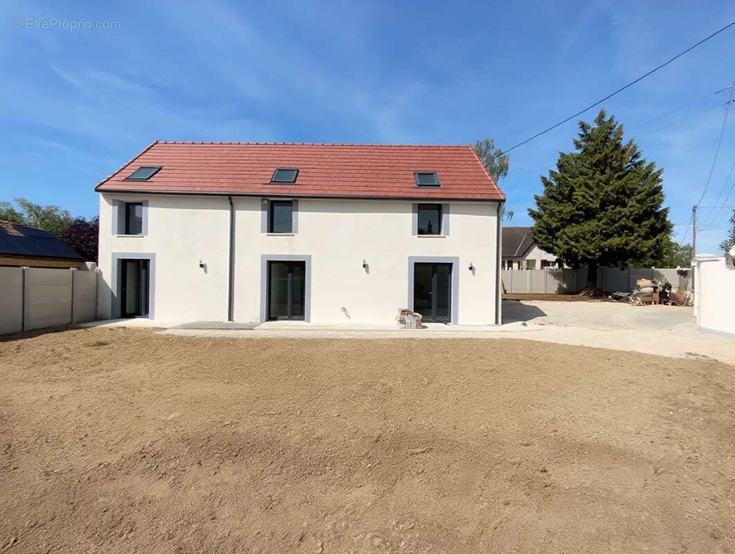 Maison à ETAMPES