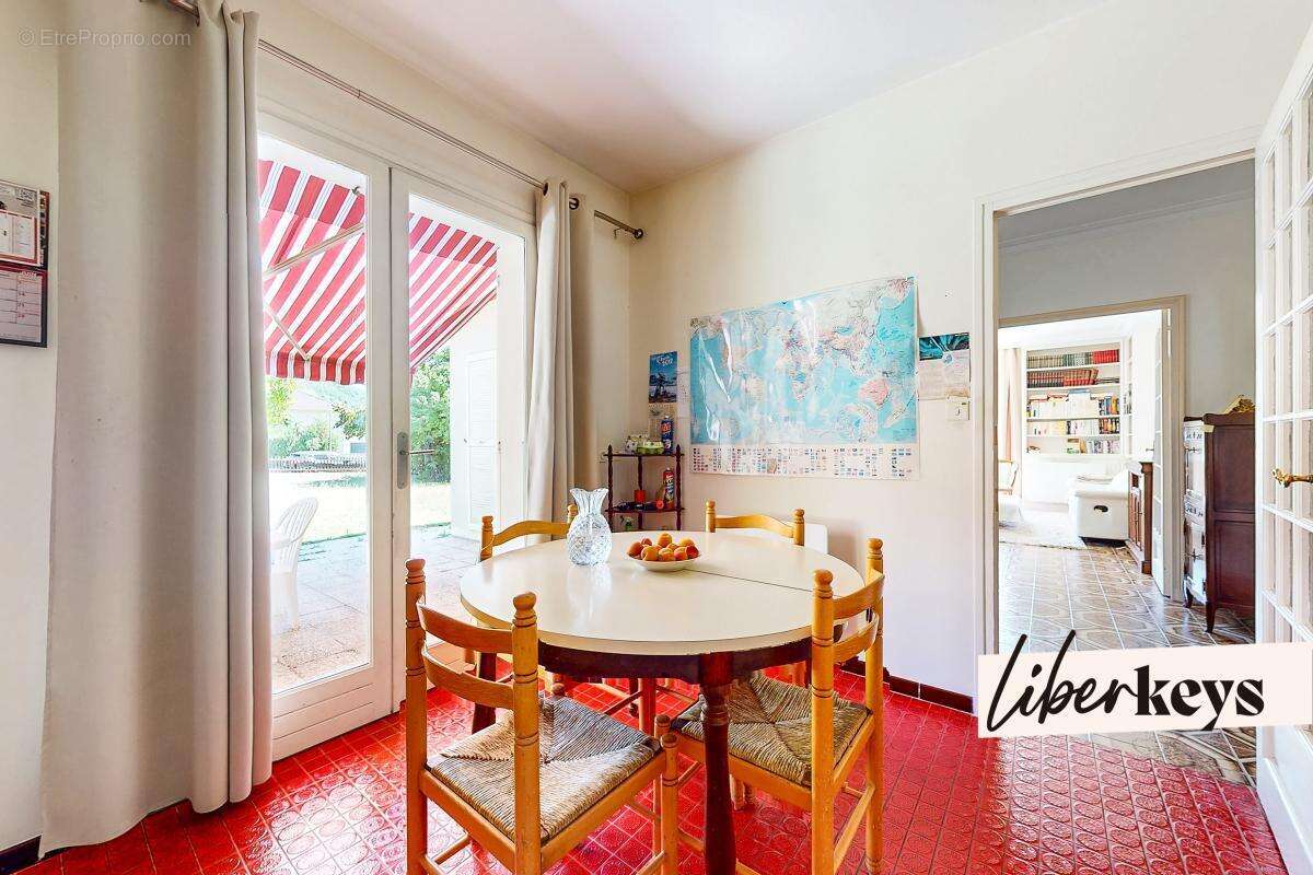 EYBENS – Maison familiale de 120 m² sur 1 070 m² de terrain, sous-sol complet et combles aménageables - photo 5