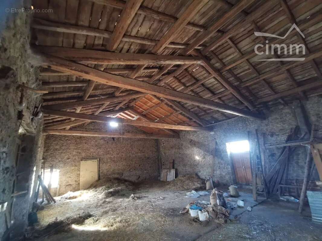 Maison à SAINT-BONNET-LE-CHATEAU