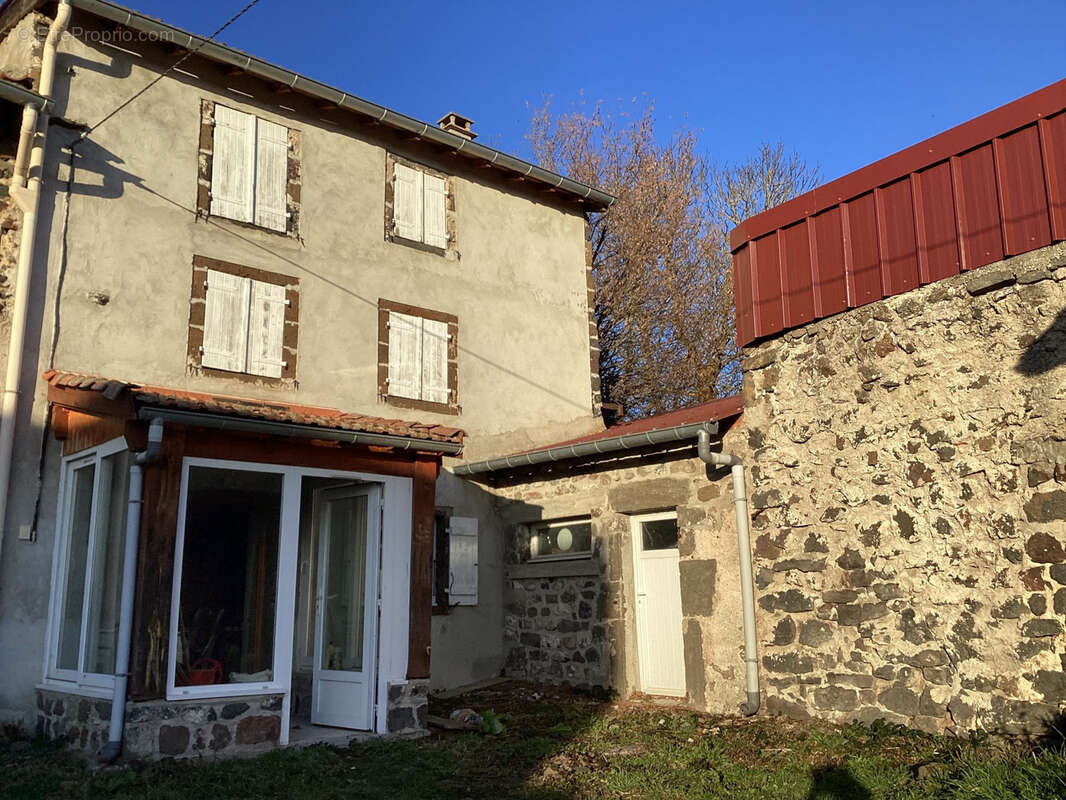 Ferme avec dépendances A RENOVER - sur terrain d'env 1200 m2 - photo 2