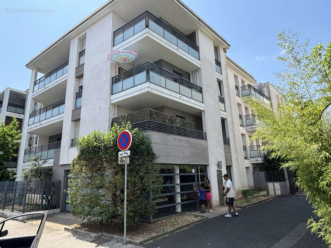 Meyzieu Centre   T3 récent avec grand balcon et garage - photo 3